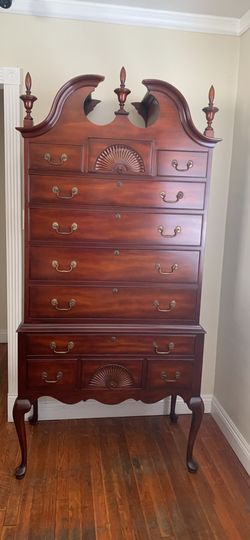 Mid-century HENREDON mahogany Queen Anne style highboy dresser
