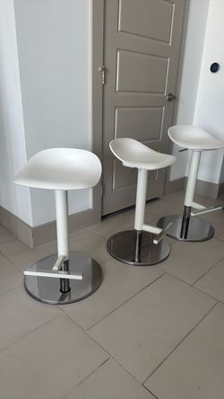 Set of 3 Modern White Bar Stools
