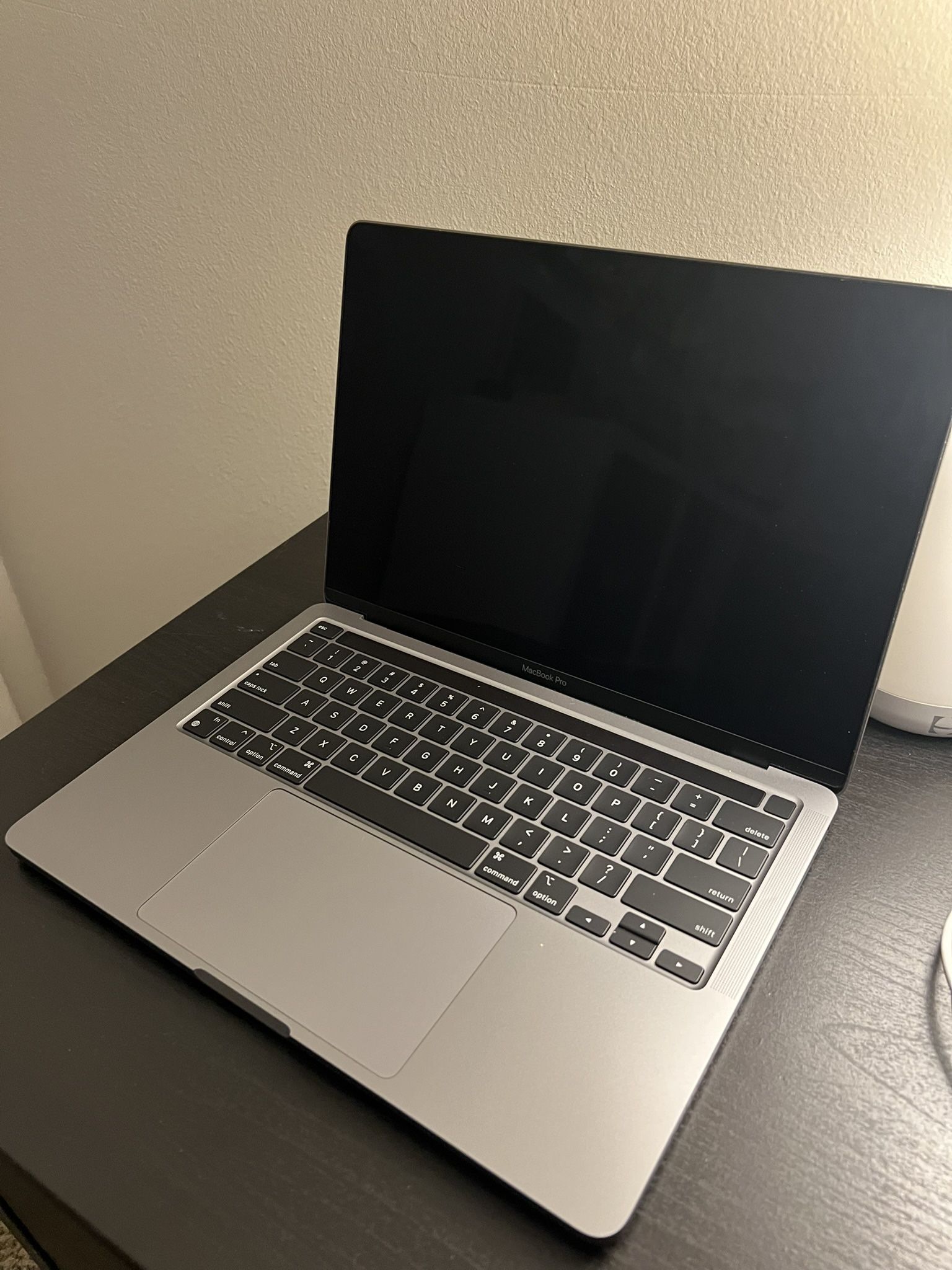 MacBook Pro (13-inch, M1, 2020) 8GB Memory, 251 Storage