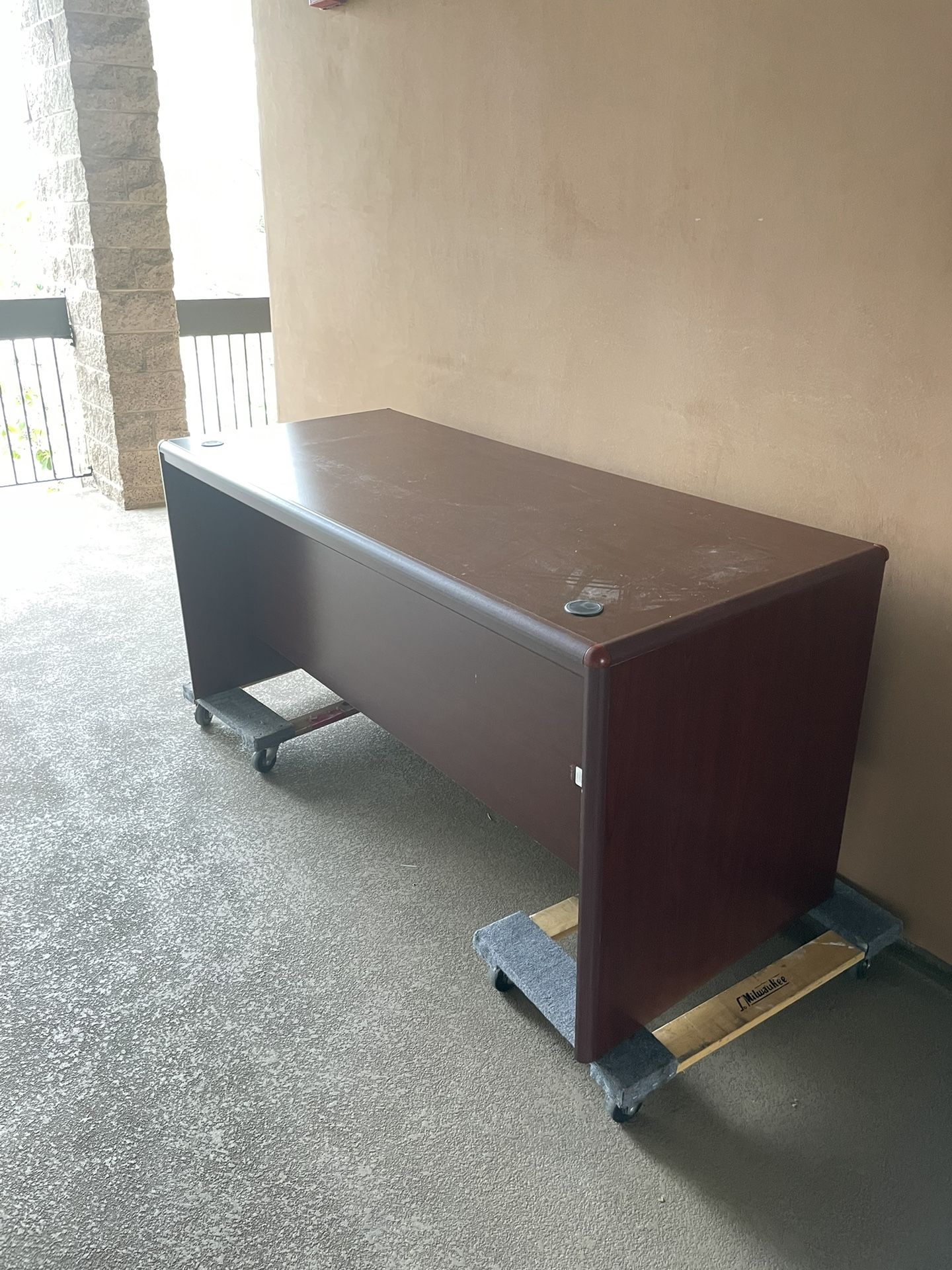 FREE Office Desk (PICK UP ONLY) for Sale in Fullerton, CA OfferUp