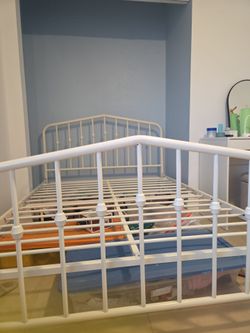 Full size bed