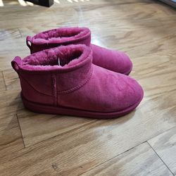 Womens Uggs Hot Pink Mini Womens Size 7 Kids 4 Shoes Booties