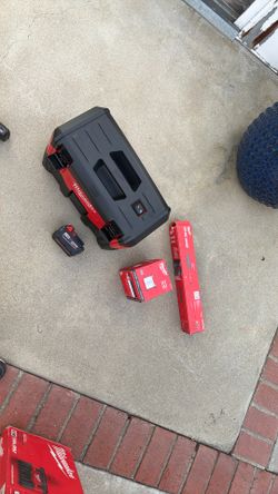 Milwaukee 18 V Vacuum 5.0 Battery Brand New Two Filters New