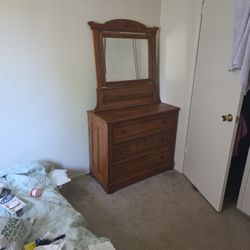 Dresser 