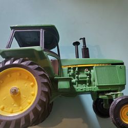 Vintage ERTL John Deere Diecast 1/16 Tractor over 40 Years Old