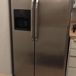 Refrigerator 