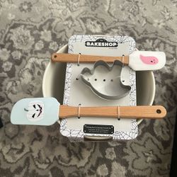 Halloween Pink Mixing Biel and Utensils