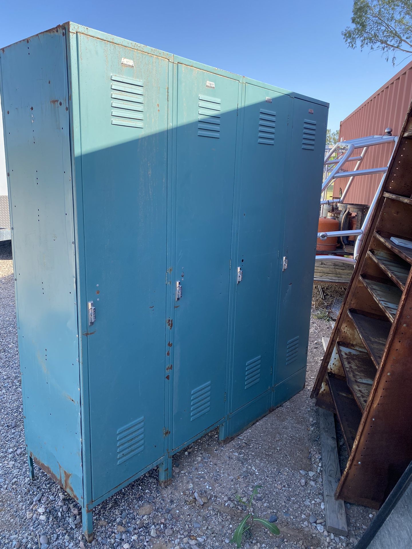 Vintage Lockers Accepting Offers