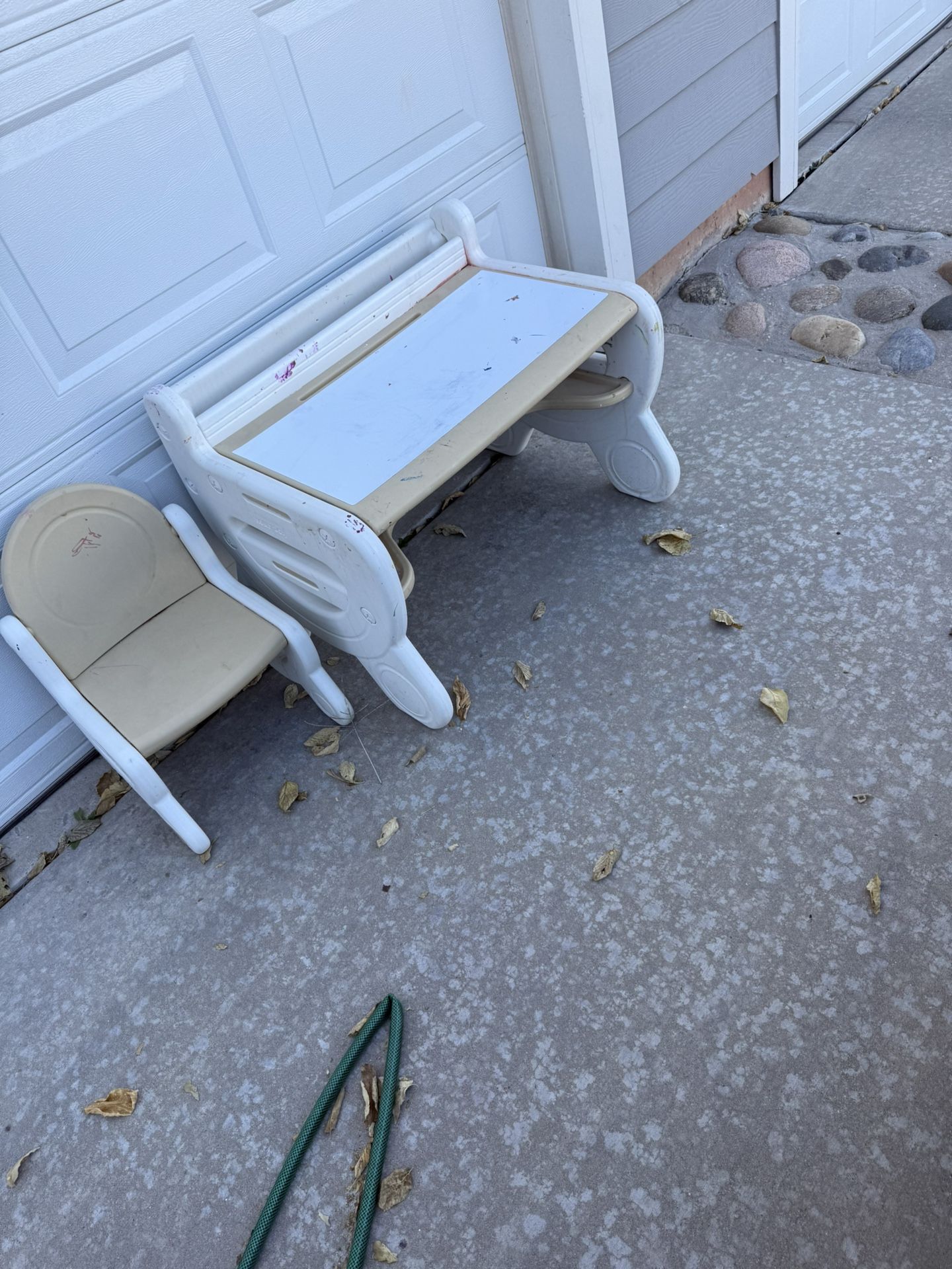 Kids Desk And Chair