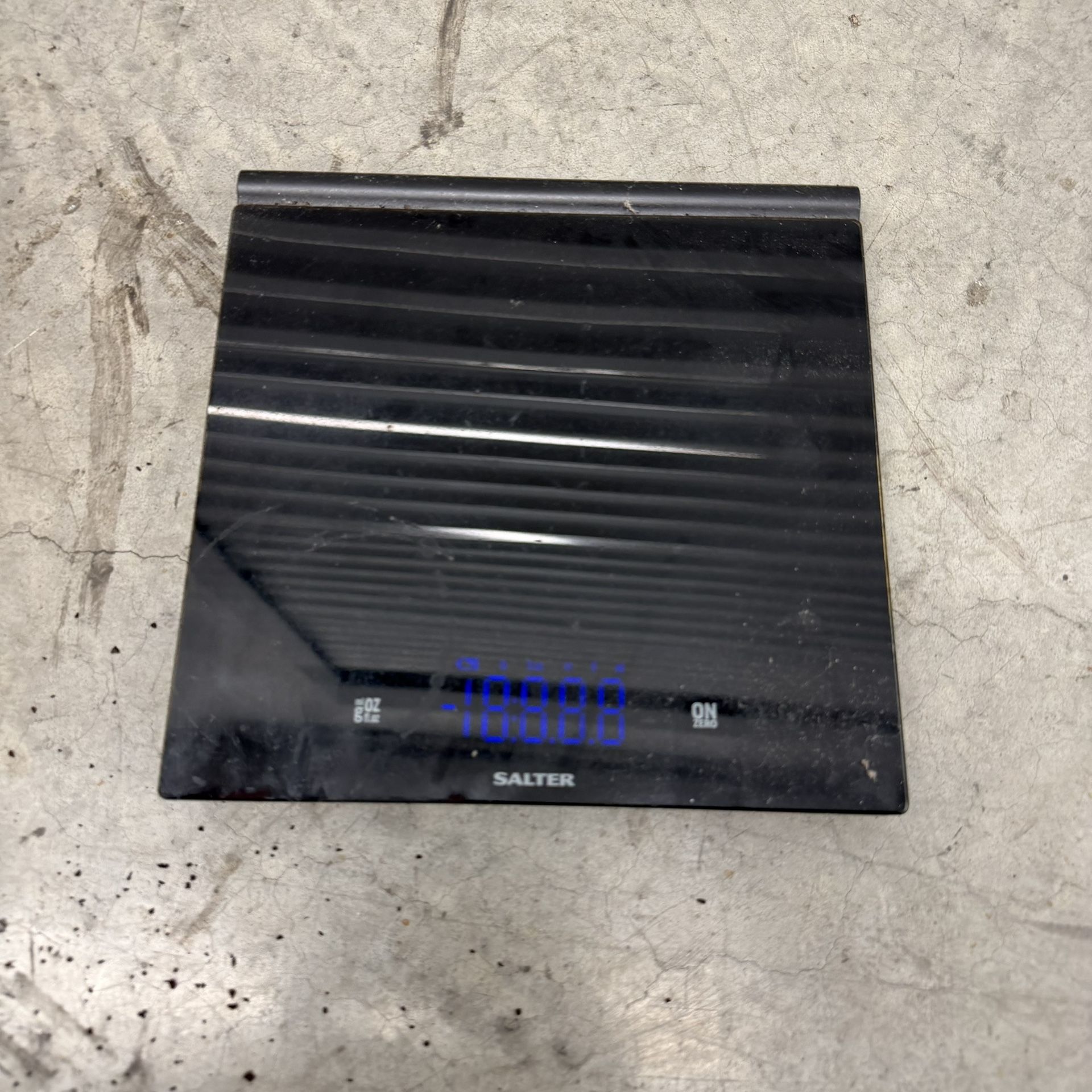 Salter 1047 BK Digital Kitchen Scale ‑ Black Glass Top, 11 lb / 5 kg Capacity, Tested Working