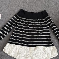 Off-shoulder black and white stripped top! Size:Large
