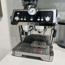 Hi End DeLonghi Coffee Machine 