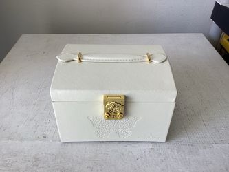 Brand New Pretty Comy leather Jewelry box