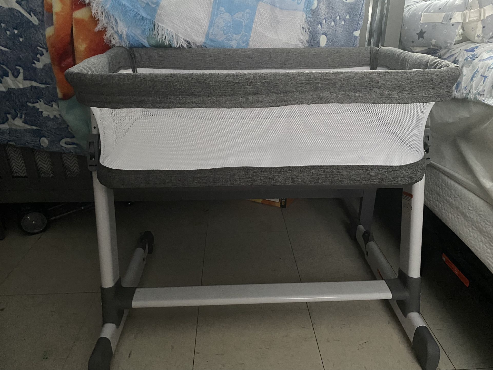Dream Bedside Baby Bassinet Sleeper with Breathable Mesh and Adjustable Heights - Lightweight Portable Crib - Gray