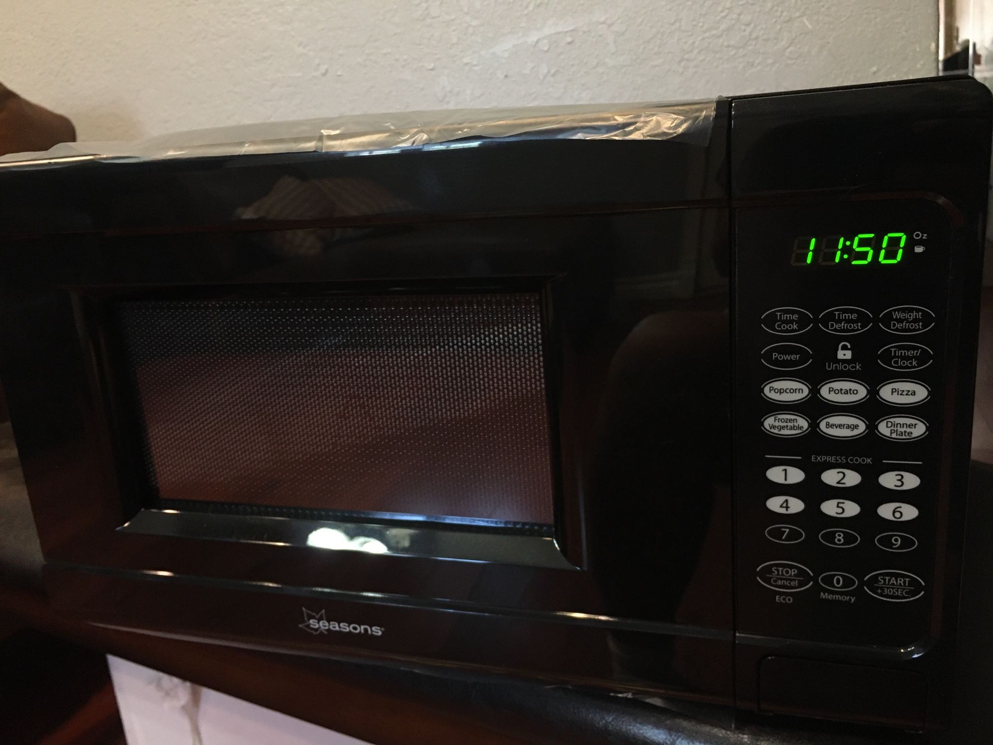 NEW countertop microwave 