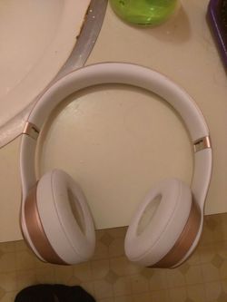 Rose gold solo 2 wireless beats