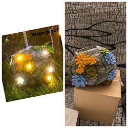 Solar Garden Statue Decoration with Solar Lights, Outdoor Succulent Figurine for Pathway Yard Lawn Patio