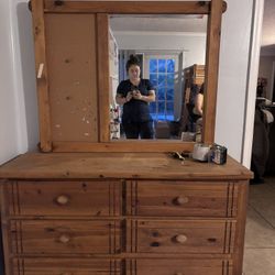 Dresser With Mirror 