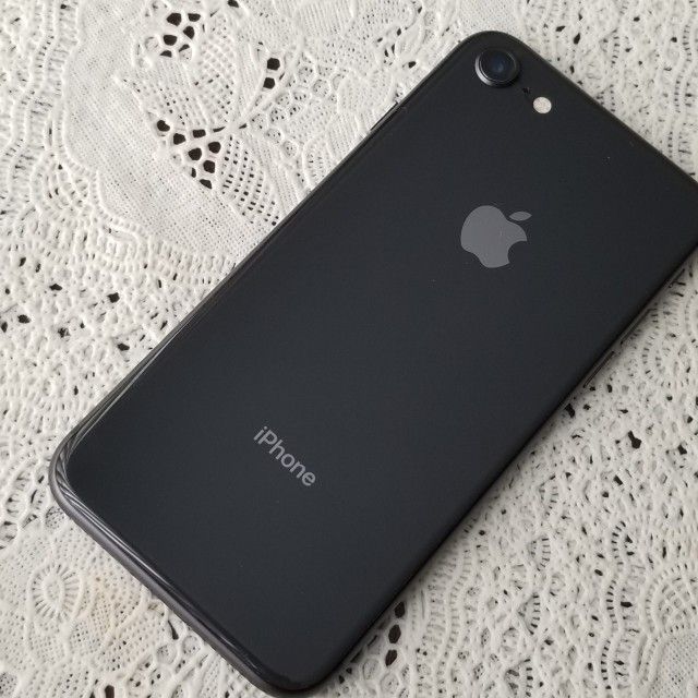 iPhone 8 , Unlocked for all Company Carrier , Excellent Condition Like New