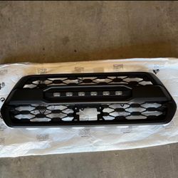 [New] 2016-2021 Tacoma TRD Pro Grille Amber/White Off-Road Lights Matte Black