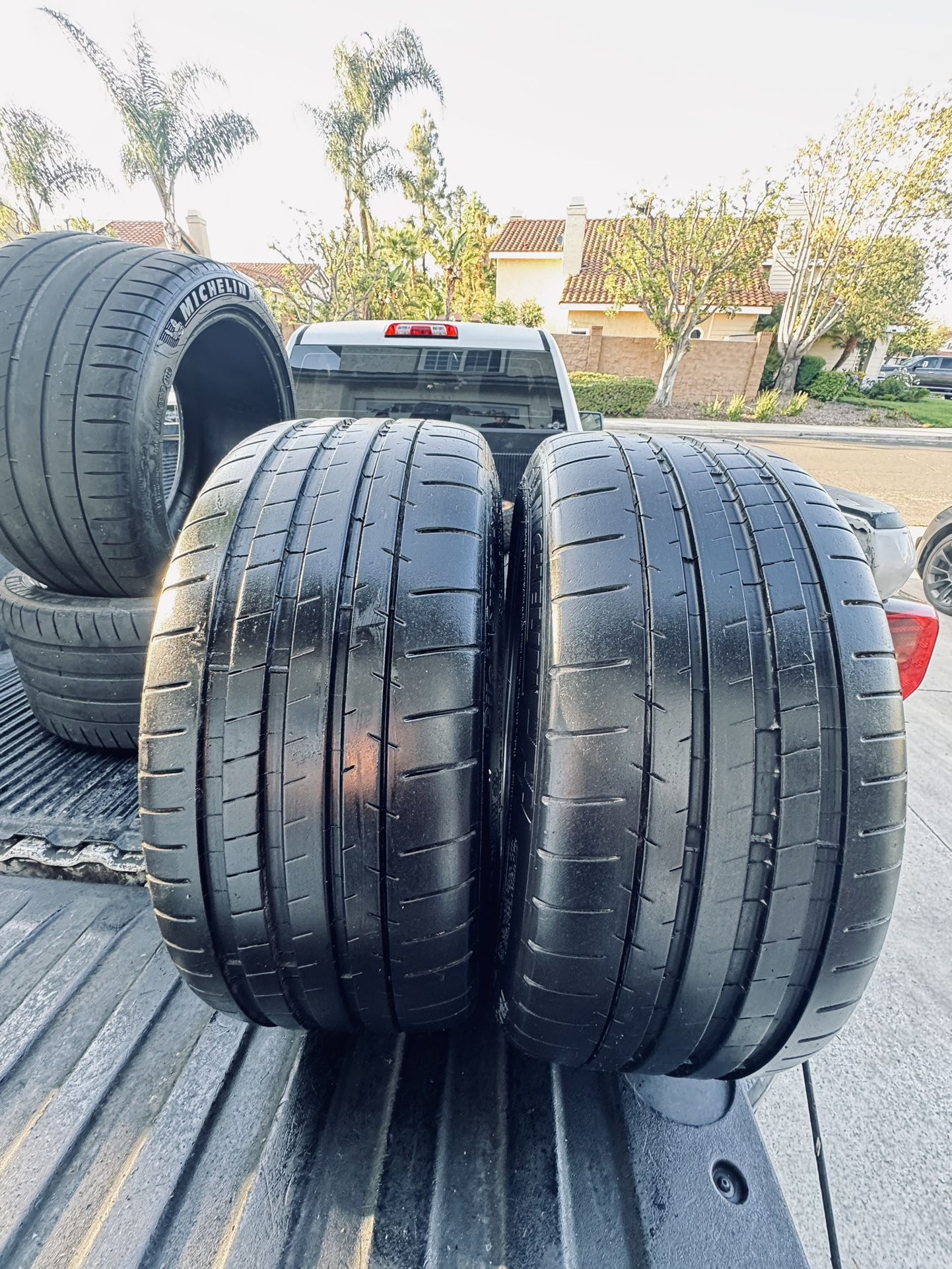 225/40/18 Michelin Pilot Súper Sport 80-90% Tread (2)