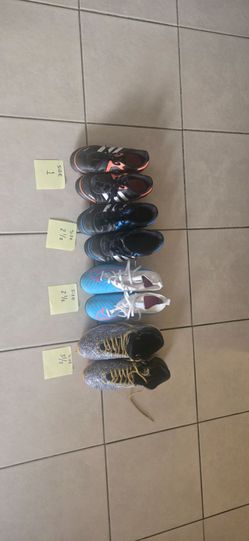 Kids soccer shoes