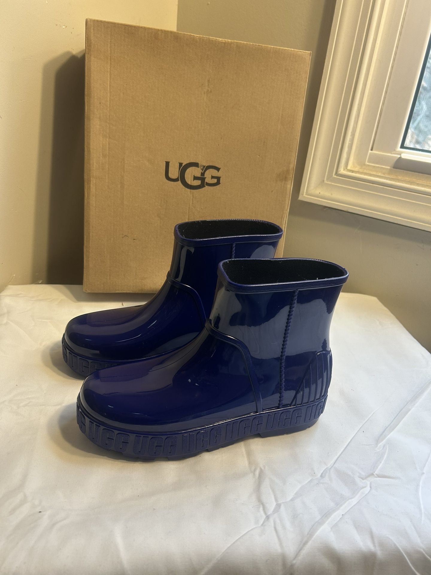 UGG Women's Drizlita Rain Boot Naval Blue Size~8 PRE-OWNED