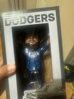Ice cube bobblehead