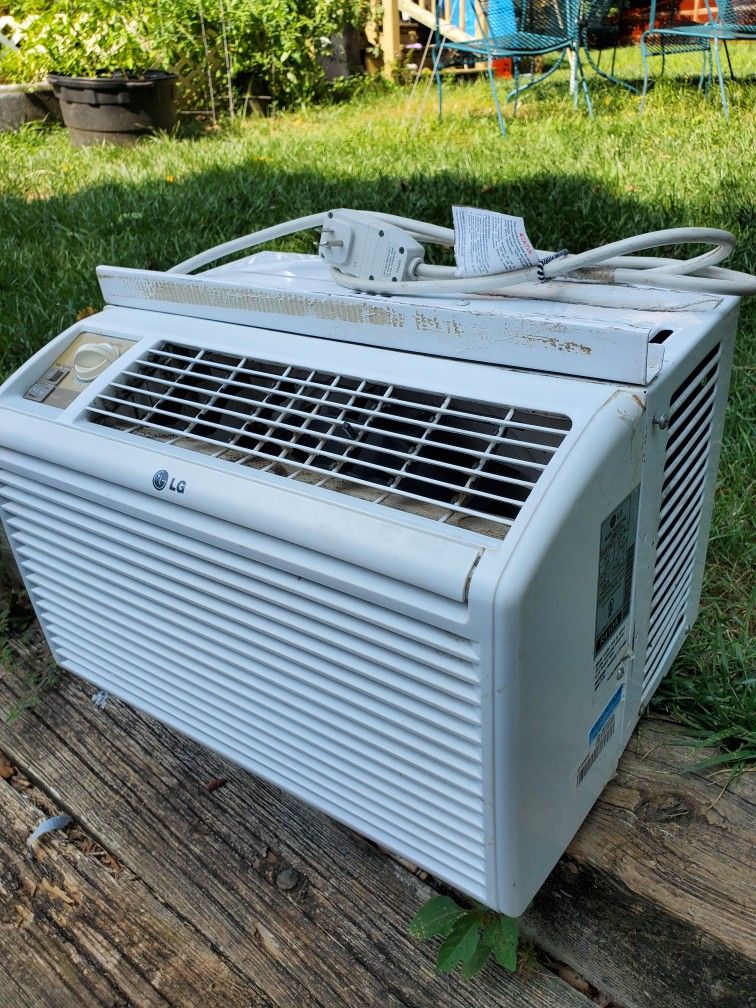 LG Window AC Unit, in Perfect Working Condition