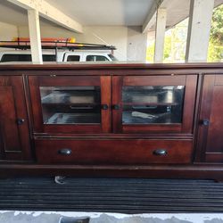Entertainment center/hutch