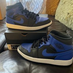 Jordan Hyper Royal Mid Size 9.5 Men