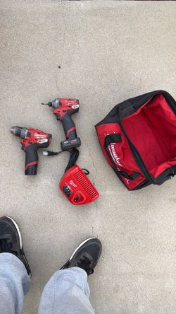 Milwaukee 12 V Combo 4.0 Battery &2.0 