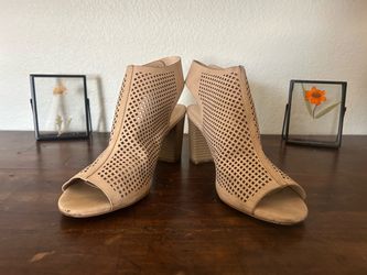 Stylish tan peep toe sandals with a perforated upper design. These shoes are size 8 and have a stacked block heel. The material is a faux suede with a