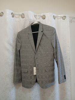 All for Only 40 dollars (all cost 280 dollars).
Ok if you have  size small and medium.
Dockers beige jacket windproof and rainproof New.
Uniqlo blu ja