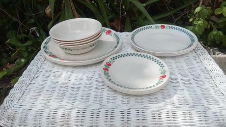 Set Of Corelle Dishes