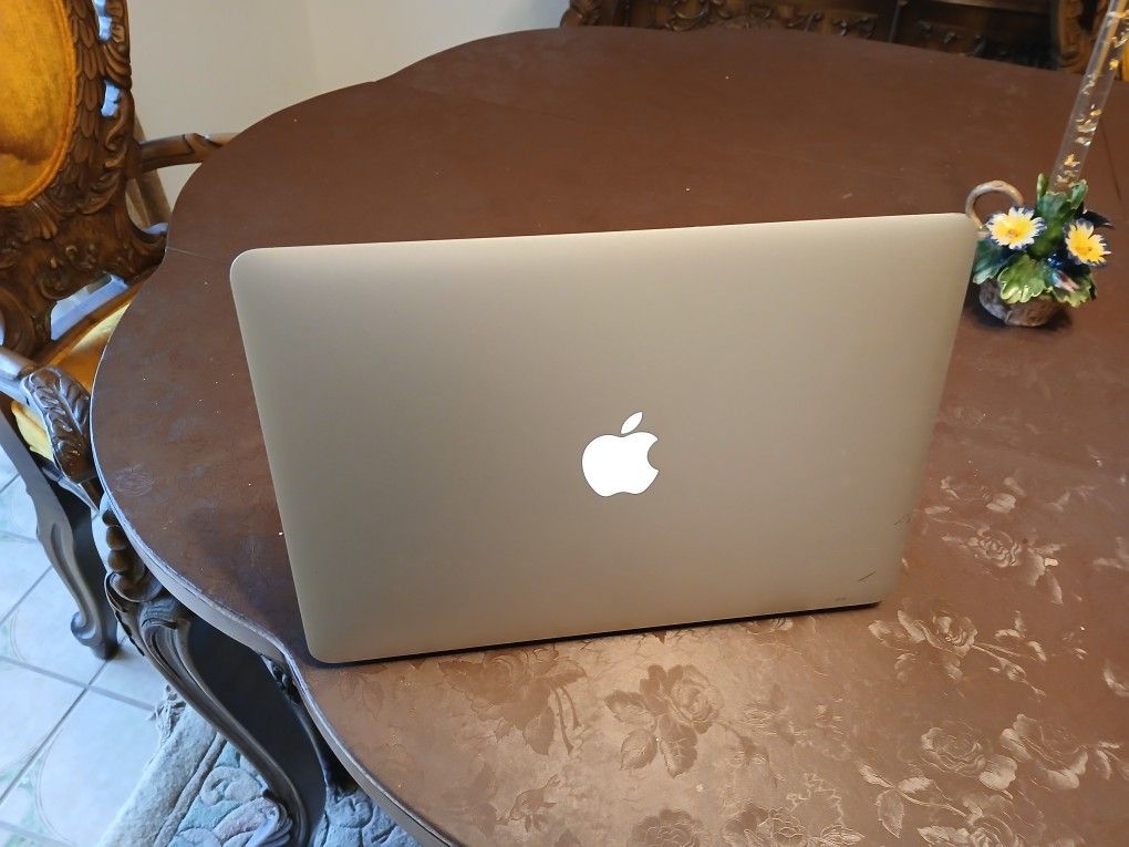 Apple MacBook Air 13.3 " 1.6 Ghz I5 Processor 2015 8 Gb Ram 256gb Ssd 0s Monterey Very Clean With Charger