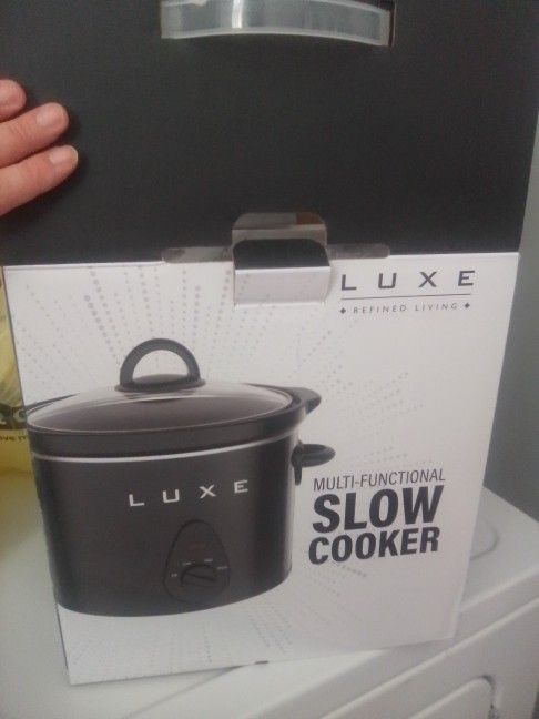 New Never Used Luxe Brand 3qt Slow Cooker 