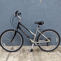 Trek Navigator 26" 21-Speed Hybrid Gravel/Mountain / Road Bike + Seat Suspension + NEW Gel Comfort Seat + Twist Shift/Light Low 17" Frame (MSRP $420)