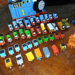 TONS OF THOMAS THE TANK ENGINE TOYS AND CARRIER CASE

-EVERYTHING SHOWN IN PHOTOS IS JUST 285 OR BEST OFFER