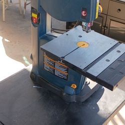 9 Inch Ryobi Band Saw Goes For 299 Brand New Asking 120$ O.B.O