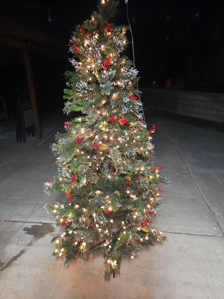 Pre-lit Christmas Tree 