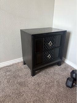 2 nightstands