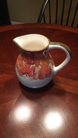 Ceramic flower vase with foliage painting