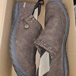 Slip ons
