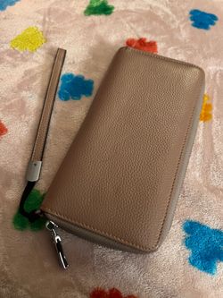 Pink crème Wristlet