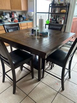Lazy Susan table for four