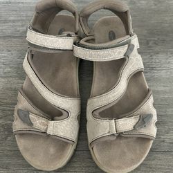 Women’s Sandals 