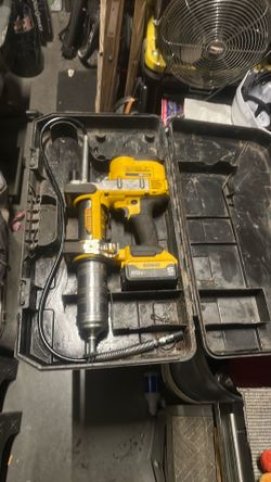 DeWalt Grease Gun DCGG571 variable speed 10,000 pounds utility light 3 foot hose adapter, adjustable￼