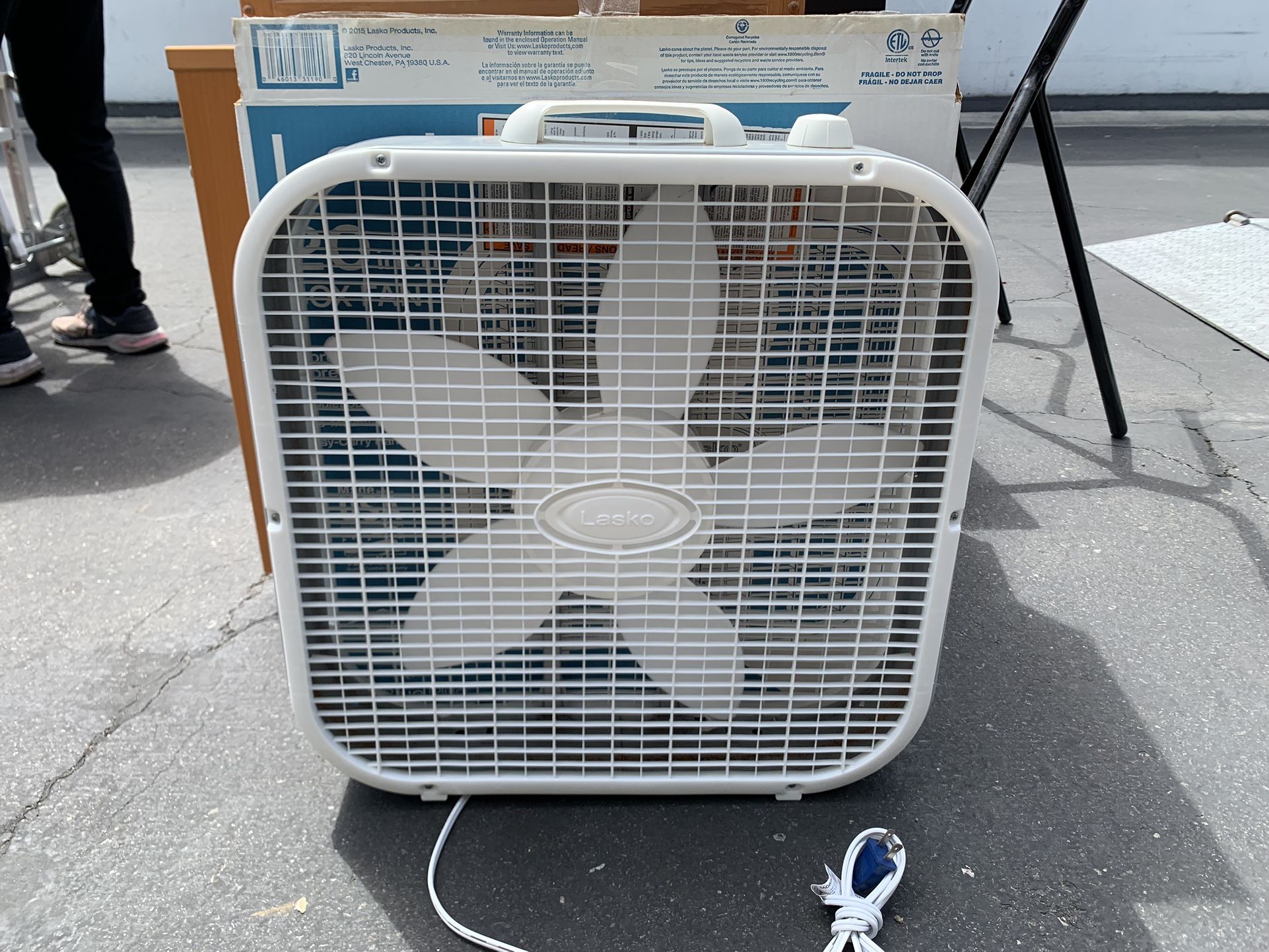 Lasko Cool Colors 20" Box Fan with 3-Speeds Very Good Condition