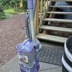 Shark Navigator Lift Away vacuum cleaner